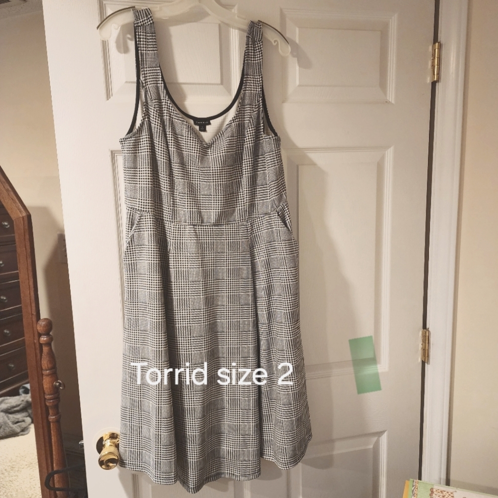 Torrid  black and white dress. Size 2